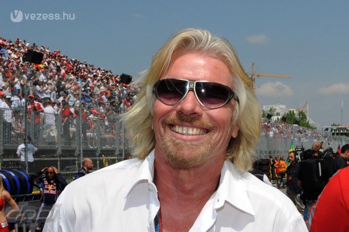 F1: Csúszhat a Virgin-vezér nőnek öltözése