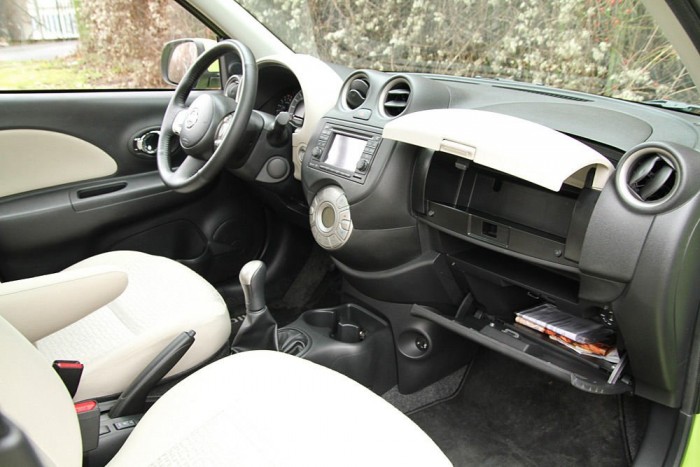 Végre egy igazi japán autó 10 | Vezess Kesztyűtartóból három is van a Micrában