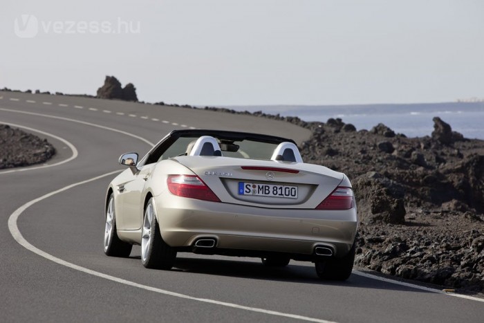 Itt az új Mercedes SLK 7