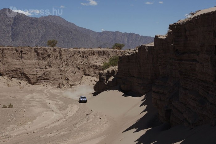 Carlos Sainz elszállt a Dakaron 8