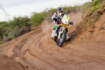 Csak a csodában bízhatnak az üldözők a Dakaron