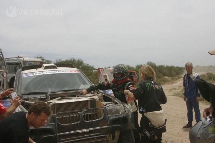 Csak a csodában bízhatnak az üldözők a Dakaron 9
