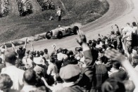 Bernd Rosemeyer 1936-ban egy Auto Union Type C volánja mögött