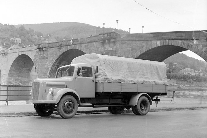 Egy ekkora teherautó nem viccel