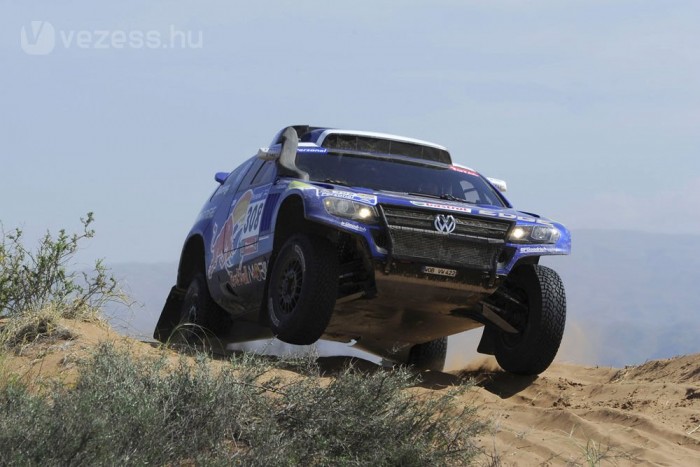 Papírforma győzelem a Dakaron 10