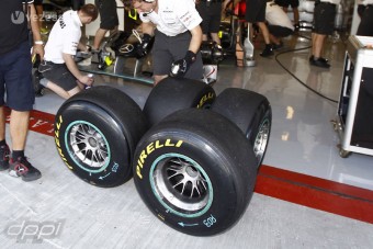 F1: Éjszaka, vízen tesztel a Pirelli