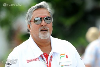 Whiskyt mentett az F1-es főnök