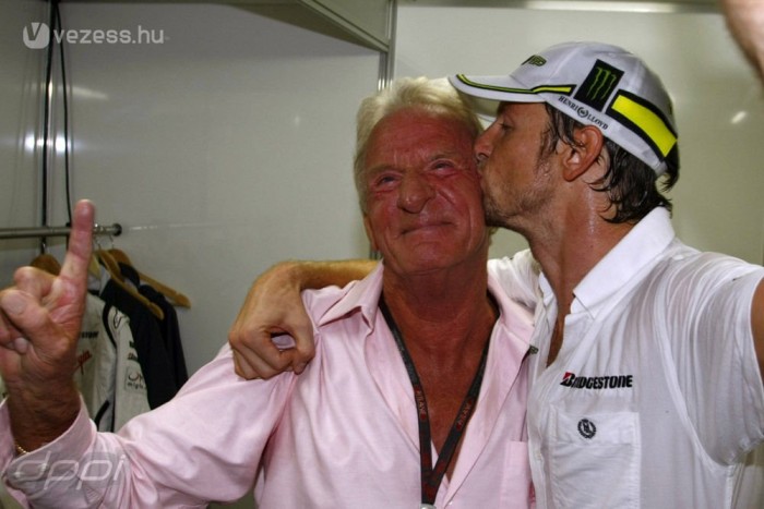 F1: Elhagyott egy Ferrarit Button apja