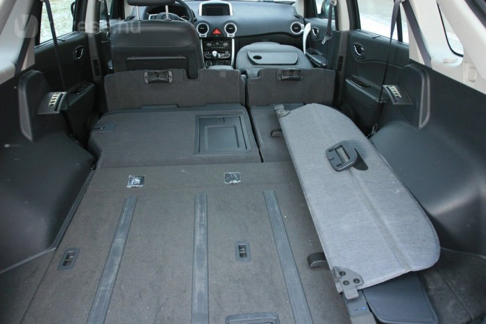 Kevesebbet ér az olcsóbb autó? 7 | Vezess Remek ötlet az előredönthető támlájú anyósülés