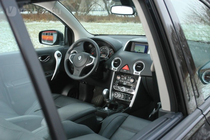 Kevesebbet ér az olcsóbb autó? 9 | Vezess Minőségérzetben nincs hátrányban a Koleos