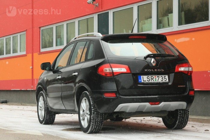 Kevesebbet ér az olcsóbb autó? 10 | Vezess Lamellás kuplung küldi hátra a motor erejét, ha szükség van rá