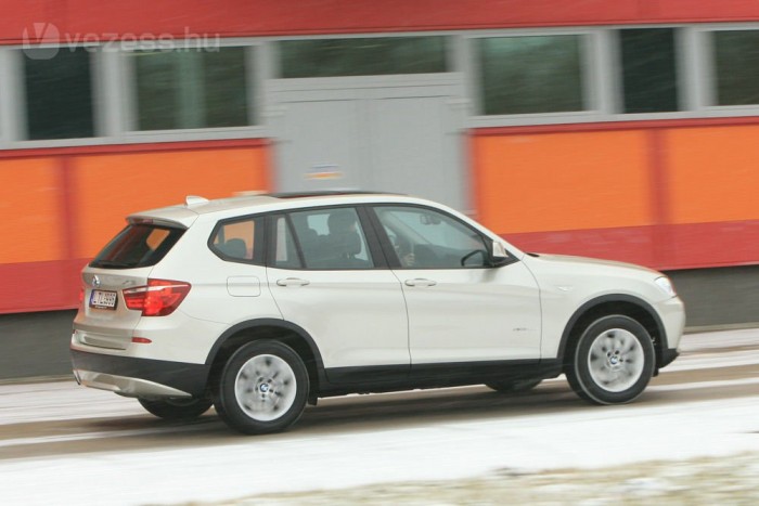 Kevesebbet ér az olcsóbb autó? 11 | Vezess Rendkívüli biztonságérzetet nyújt azt X3 rossz útviszonyok között