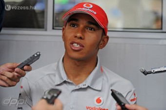 F1: Új ember hajtja Hamiltont