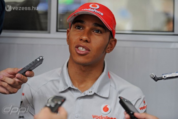 F1: Új ember hajtja Hamiltont