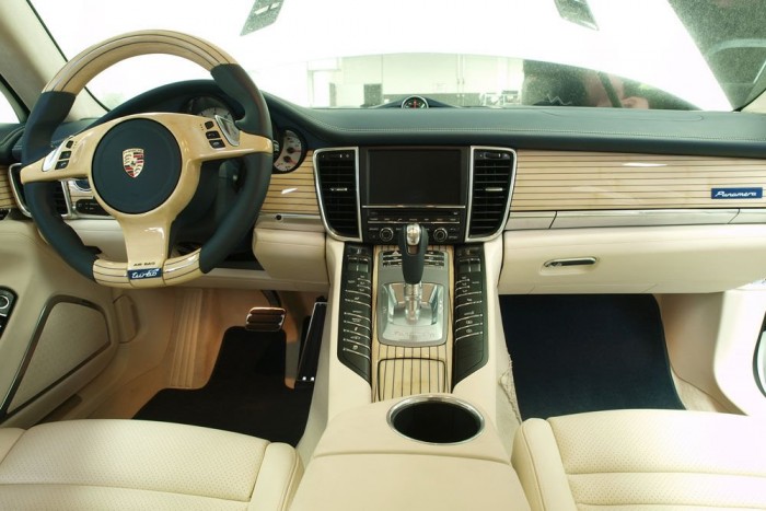 340-nel hasít a fehér bálna 6