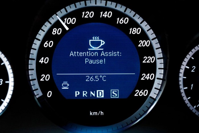 Ittassággal ér fel az éjszakai vezetés 3