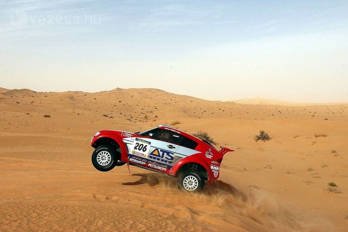 A valaha készült legszebb autó 13 | Vezess 2003-ban Hiroshi Masuoka vitte győzelemre a Mitsubishit