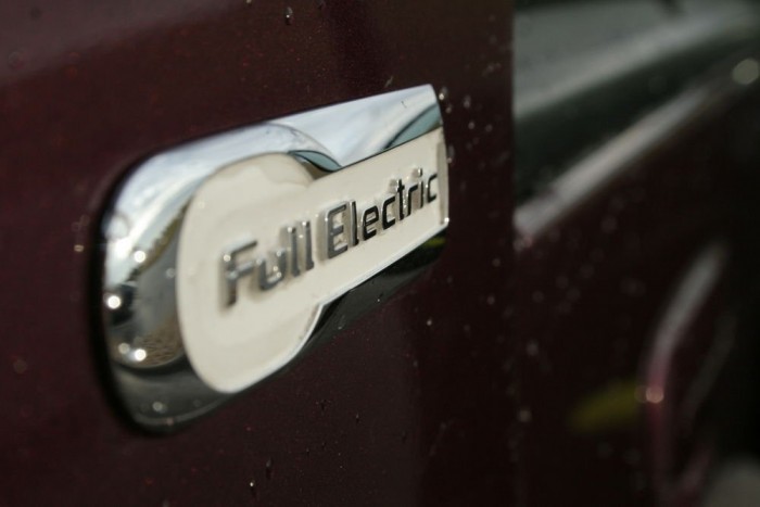 Bizony, nem hibrid, nem HD ez Full Electric.