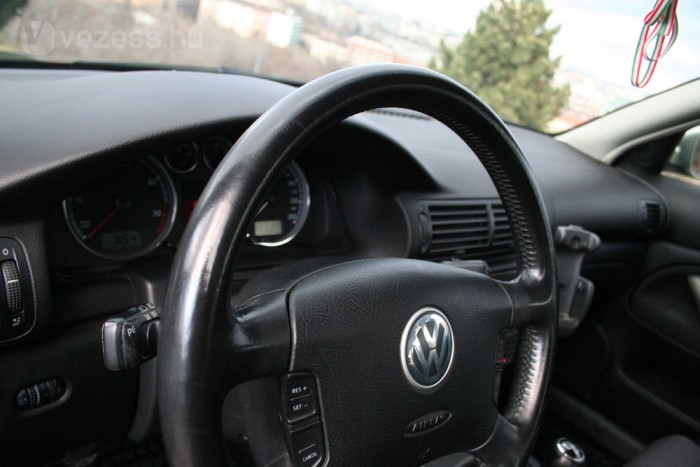 Órapörgetés: átvernek a használt autóval 10 | Vezess 160 ezer km alatt kifényesedett a kormány. Újrabőröztetni nem a világ