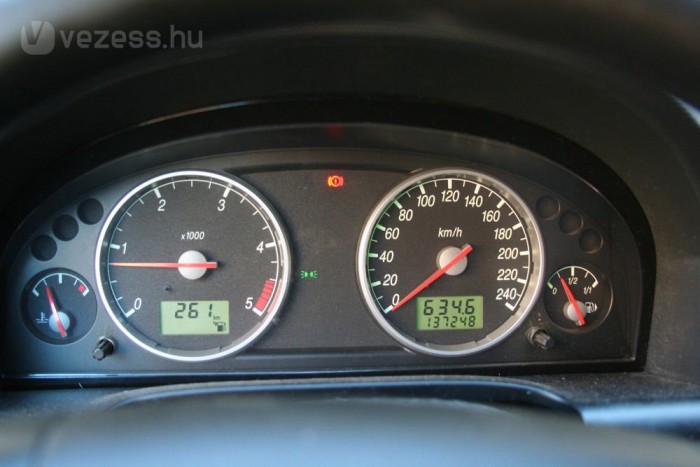 Órapörgetés: átvernek a használt autóval 9 | Vezess Egy dízel Mondeo reálisan két év alatt fut ennyit. De a vevők kisebb számokat akarnak látni, amin könnyen lehet segíteni