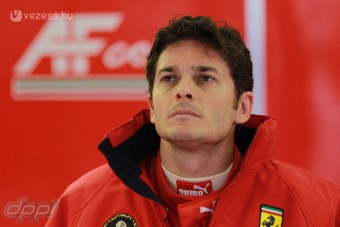 F1: Fisichella Ferrarival karambolozott