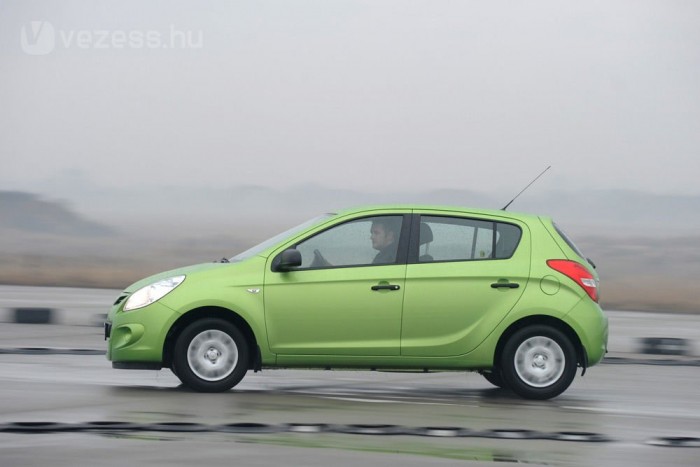 A fiúk 6,23 literre mérték a fogyasztását százon 