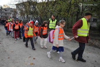 Gyalogbusszal az iskolába