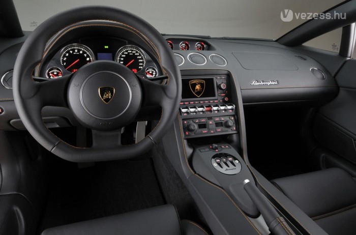 Kétszínű jószág Lamborghiniből 7