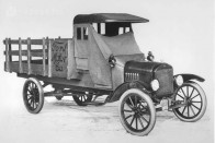 1918-as a platós Model T. A Ford régebb óra van benne a haszonjármű-biznizniszben, mint amióta együttvéve a Microsoft, a Fedex és a Walmart létezik