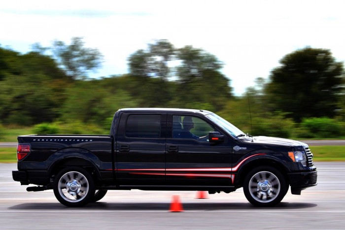 Öröm a V8: az ötezres 360 lóerős, a 6,2 literes 411 lóerőt tud