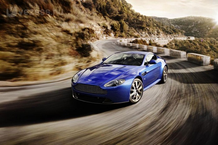 Váltóval gyorsít az Aston Martin 5