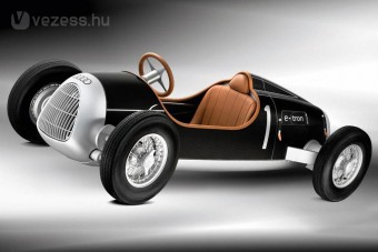 Elektromos pedálosautó felnőtteknek