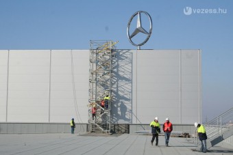 Felkerült a csillag a kecskeméti Mercedes gyárra