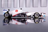 F1: Már nem meztelen az új Sauber 16