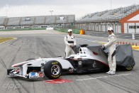 F1: Már nem meztelen az új Sauber 24