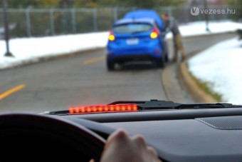 Beszélő autók előzik meg a balesetet