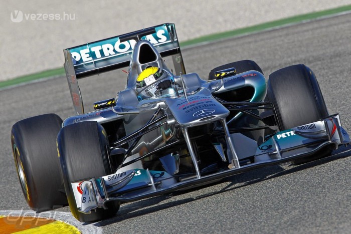 Bekebelezi F1-es csapatát a Mercedes