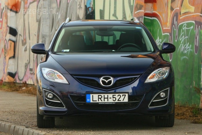 8,7 s alatt gyorsul százra a 180 lóerős dízel, végsebessége 216 km/óra, szabvány szerinti átlagfogyasztása 5,4 liter százon