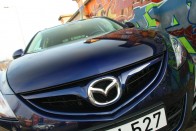 Mazda-jellegzetesség az ötszögletű hűtőrács