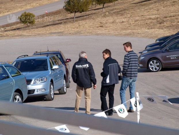 Kollégáink Octavia Combi 4x4 aszfaltos nyúzására készülnek