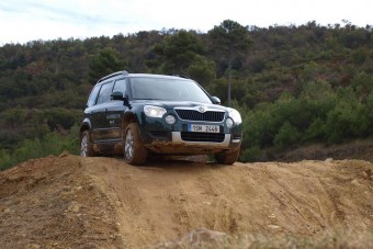 Škodákkal egy játszótéren