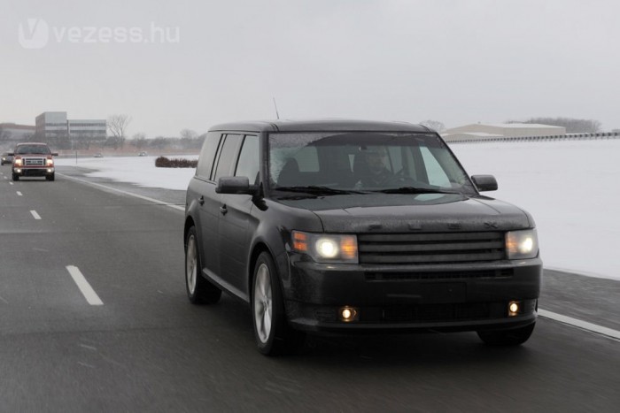 11-14 litert fogyaszt, ha kímélik. Ha nem, akkor 20-nál nincs vége, de cserébe ott a 474 Nm 