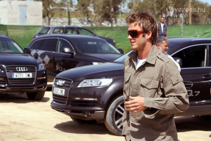 Beckham segített autót tolni