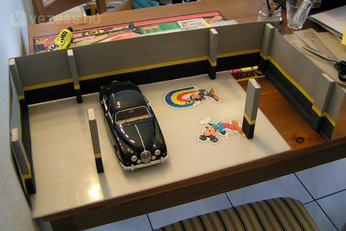 Festéskor a karton kissé ijesztő formákat vett fel