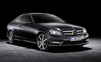 Dögös Mercedes a láthatáron