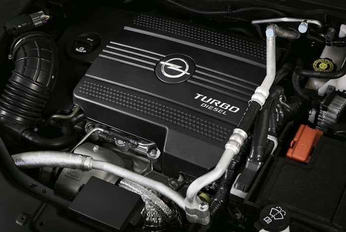 Két teljesítménylépcsőben, 163 és 184 lóerővel készül az új 2,2 literes dízelmotor. A nagyobb teljesítményűhöz jár az összkerékhajtás (a másikhoz választható), és mindkettőt lehet kézi kapcsolású, illetve automata váltóval rendelni. Minden motor kulturált és csendes, de nem túl takarékos