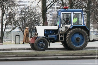 Traktorral a bűn ellen