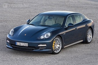Sofőrös limuzin lesz a Porsche Panamera