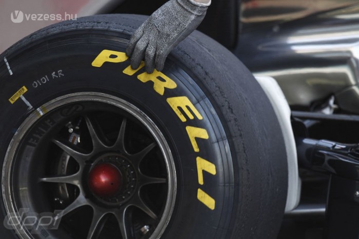 F1: A Pirelli hanyagolja a problémás gumit