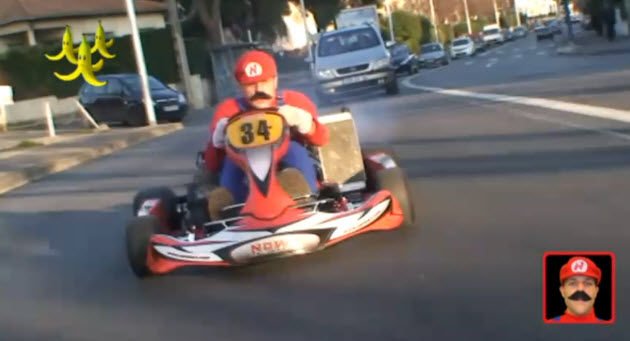 Super Mario él, és gokarton randalírozik